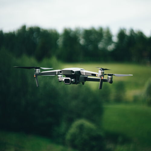 Drone representing MANUGY’s focus on specialized battery solutions for high-performance sectors like defense, medtech, and aerospace.